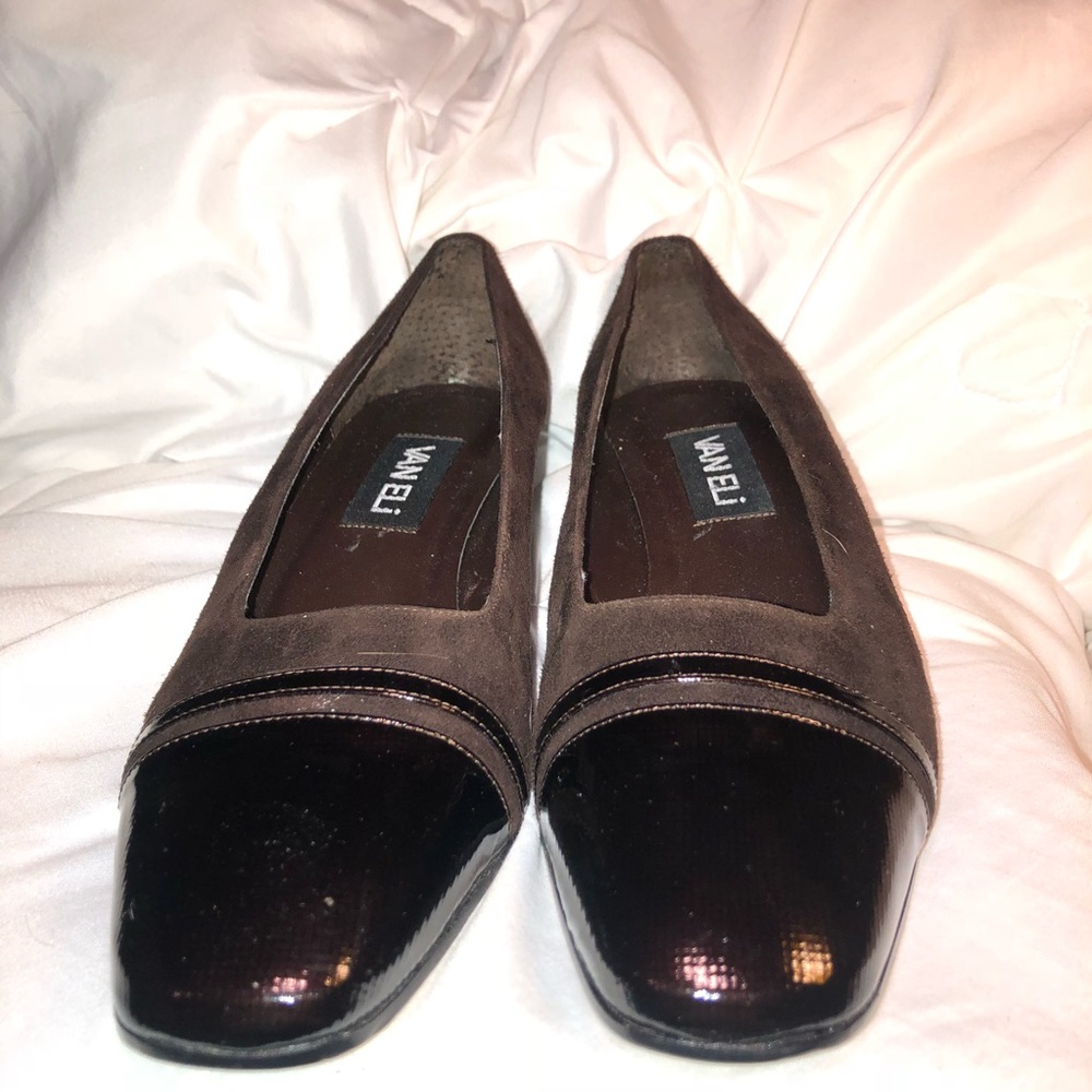 Vaneli Two-toned Heels. Size 8 1/2 Medium.